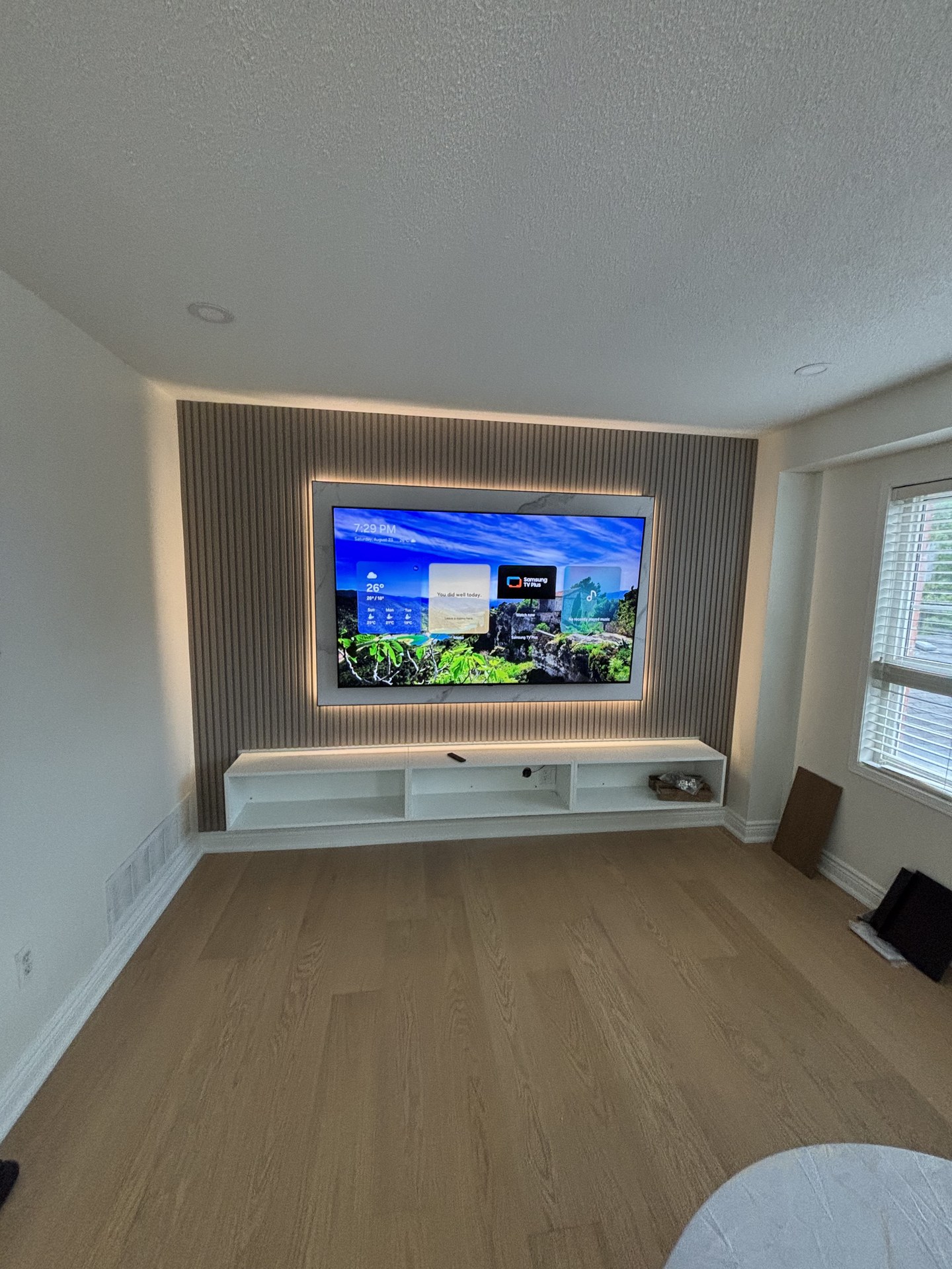 Modern hallway and ceiling detail execution