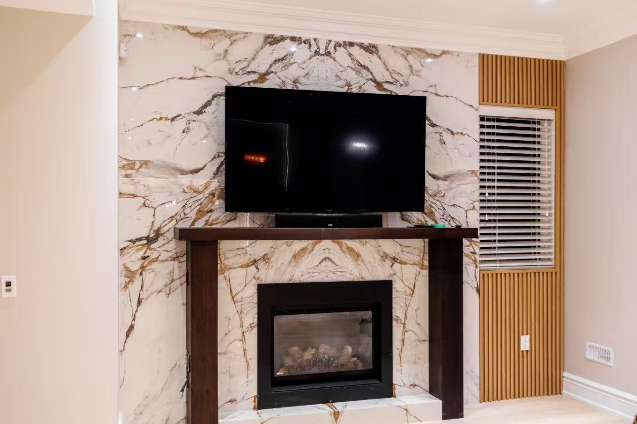 Wainscoting and wall molding detail